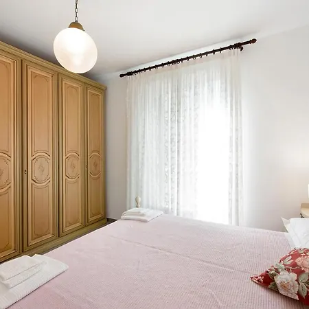 Valeria 2 - Arenzanohost Apartment *